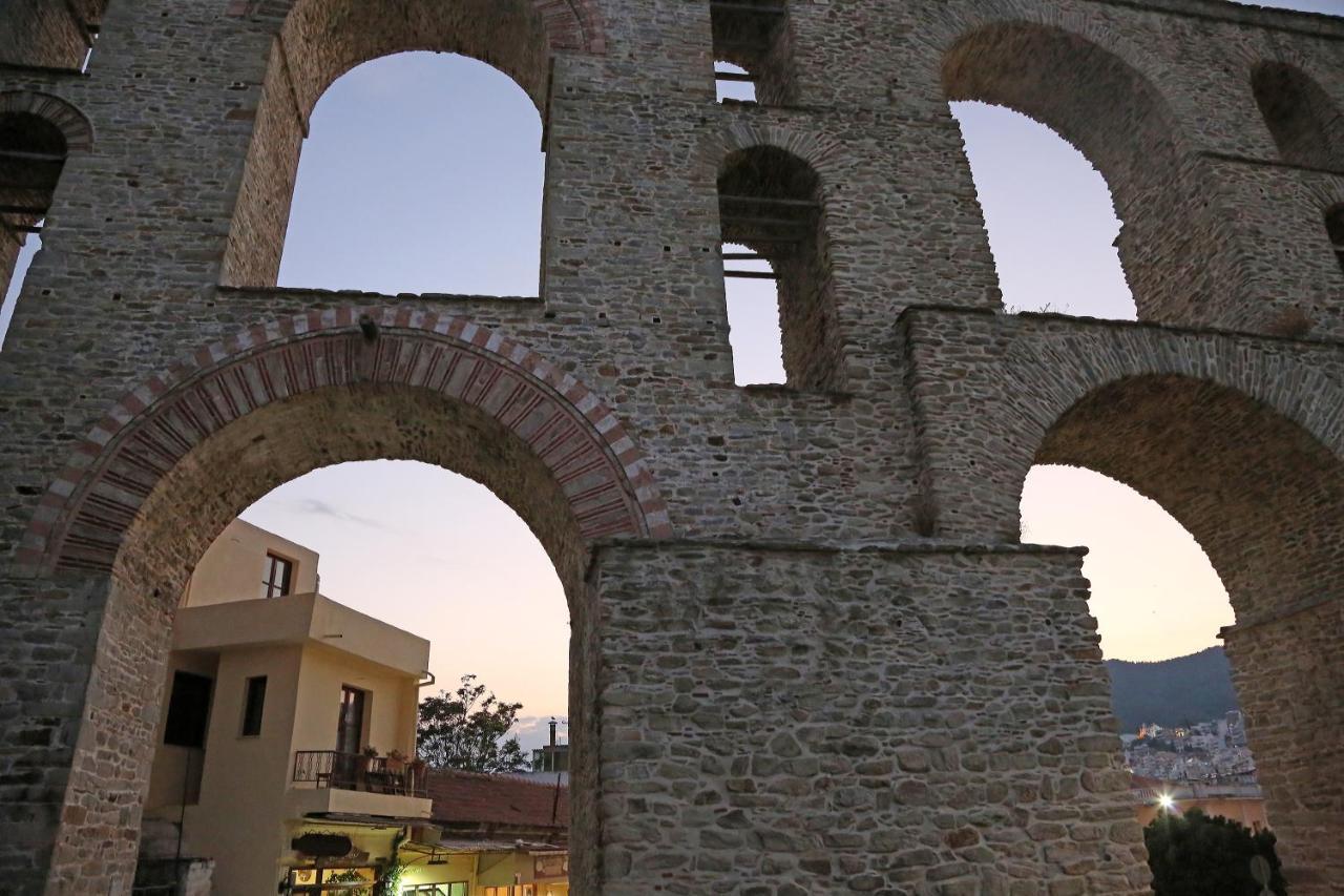 Апартаменты Under The Aqueduct Boutique House Кавала Экстерьер фото